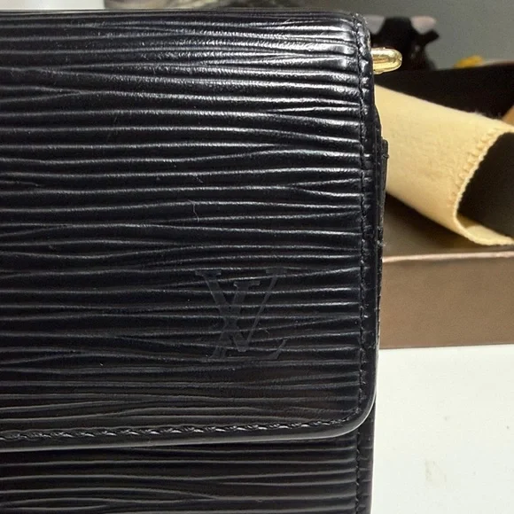 Louis Vuitton Black Epi Sarah Wallet - Picture 2 of 9